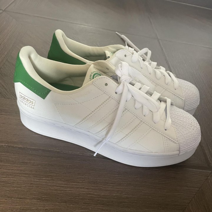 Новые кроссовки adidas