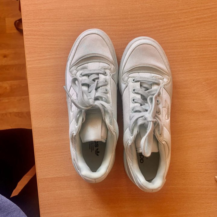 Кроссовки Adidas