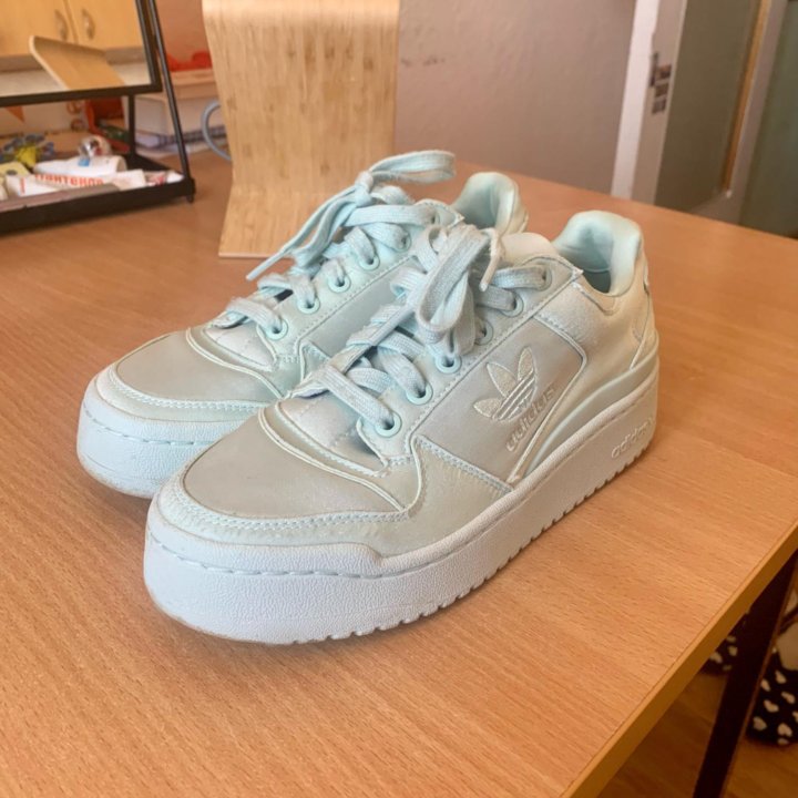 Кроссовки Adidas