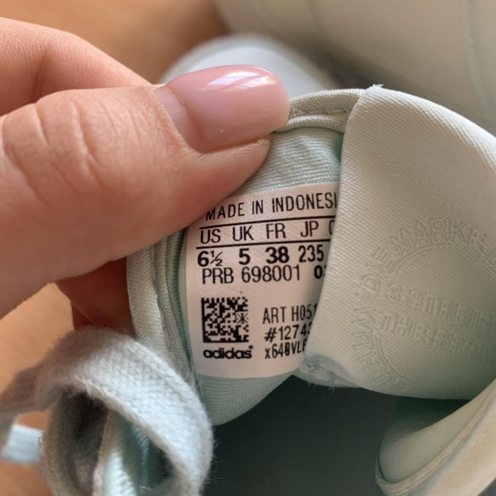 Кроссовки Adidas