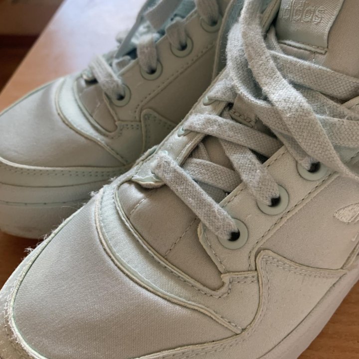 Кроссовки Adidas