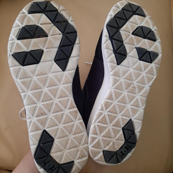 Кроссовки DC