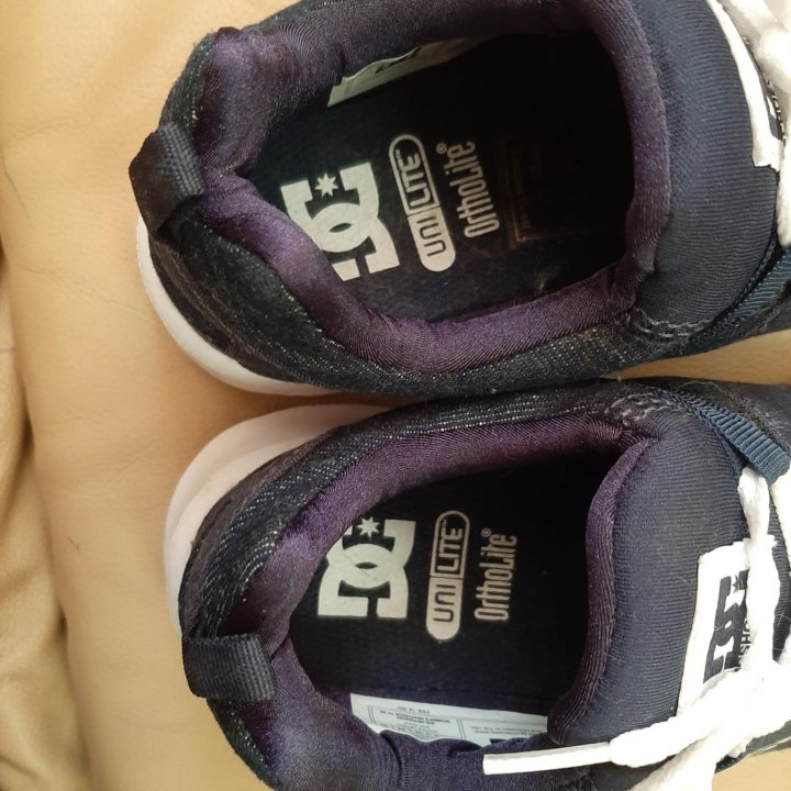 Кроссовки DC