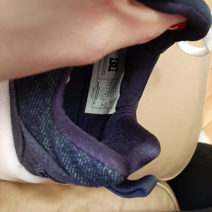 Кроссовки DC