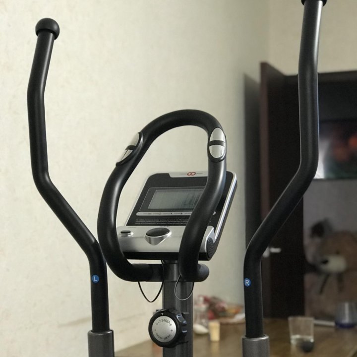 Эллиптический кардио тренажёр Cardio Power E200