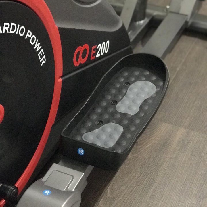 Эллиптический кардио тренажёр Cardio Power E200