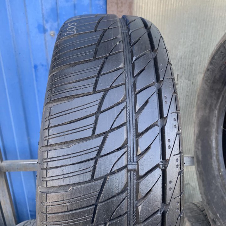 Одна Бу летняя Шина 205/65/15 Dunlop