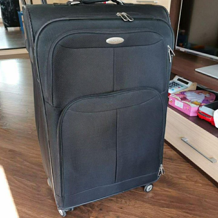 Чемодан новый Samsonite большой на колесах