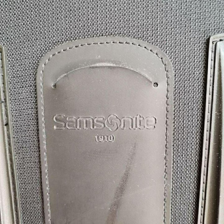 Чемодан новый Samsonite большой на колесах