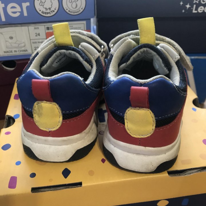 Кроссовки (24 р)