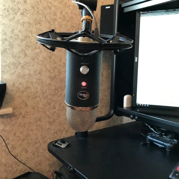 Blue Yeti Pro + blue radius 3 + blue compass +