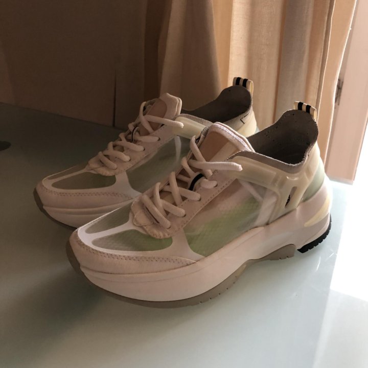 Кроссовки Zara