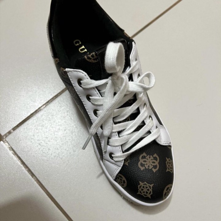 Guees кроссовки