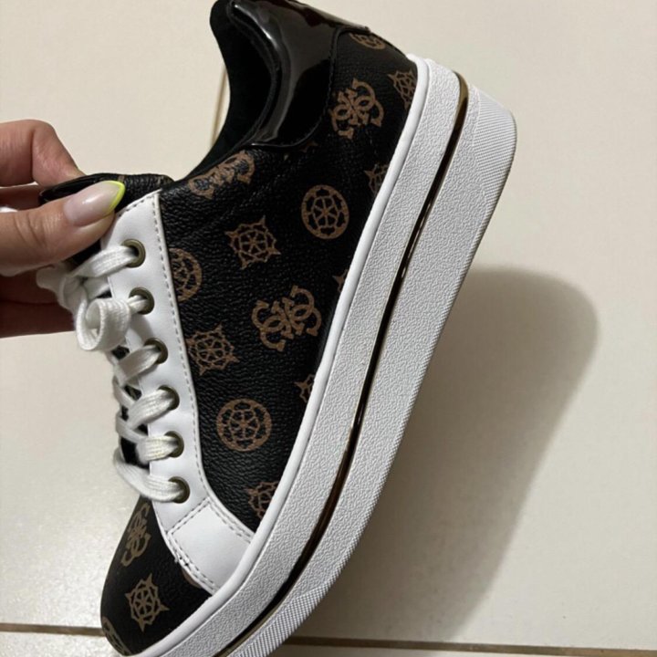 Guees кроссовки