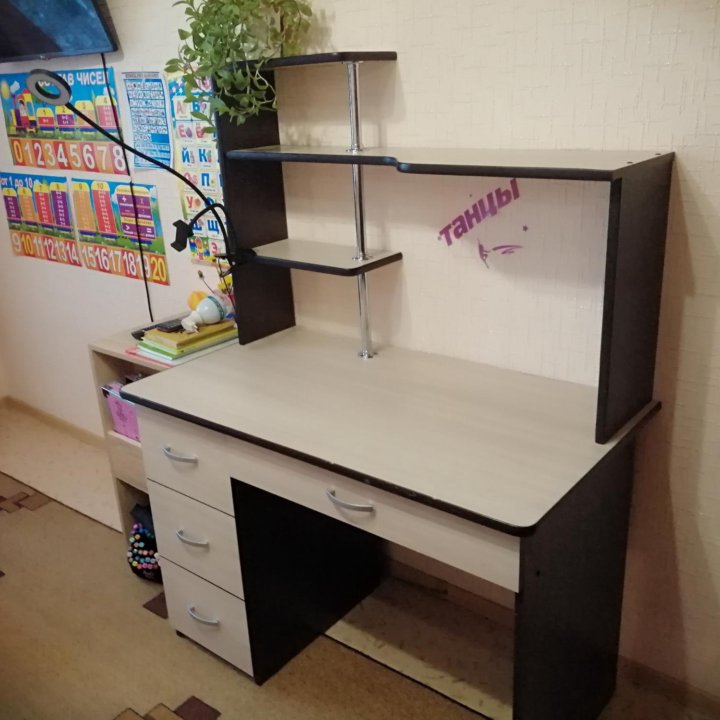 Стол письменный