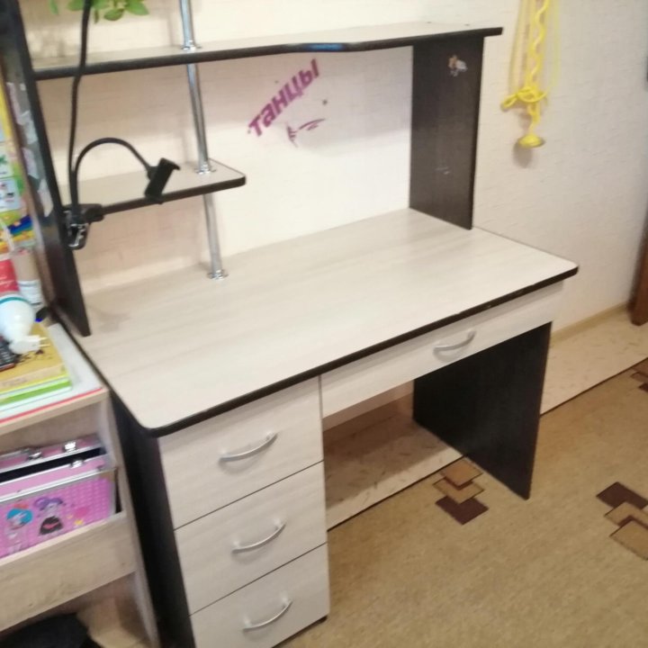 Стол письменный