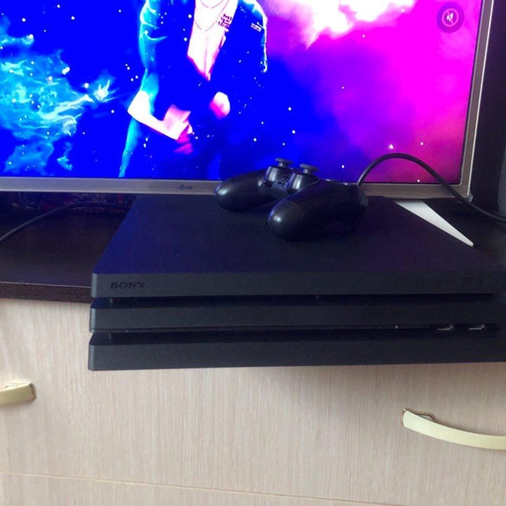 PlayStation 4 Pro (1 тб)