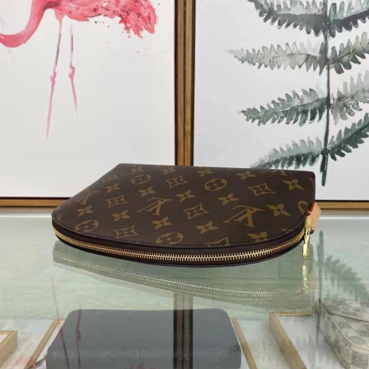 Женская косметичка Louis Vuitton GM