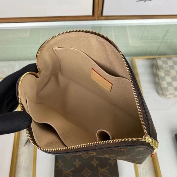 Женская косметичка Louis Vuitton GM