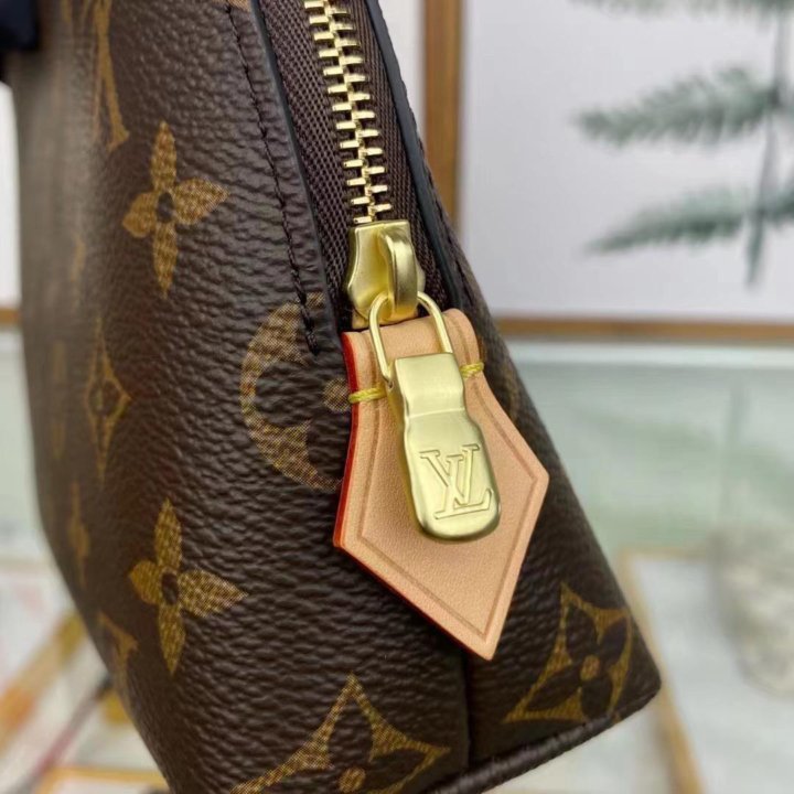 Женская косметичка Louis Vuitton GM