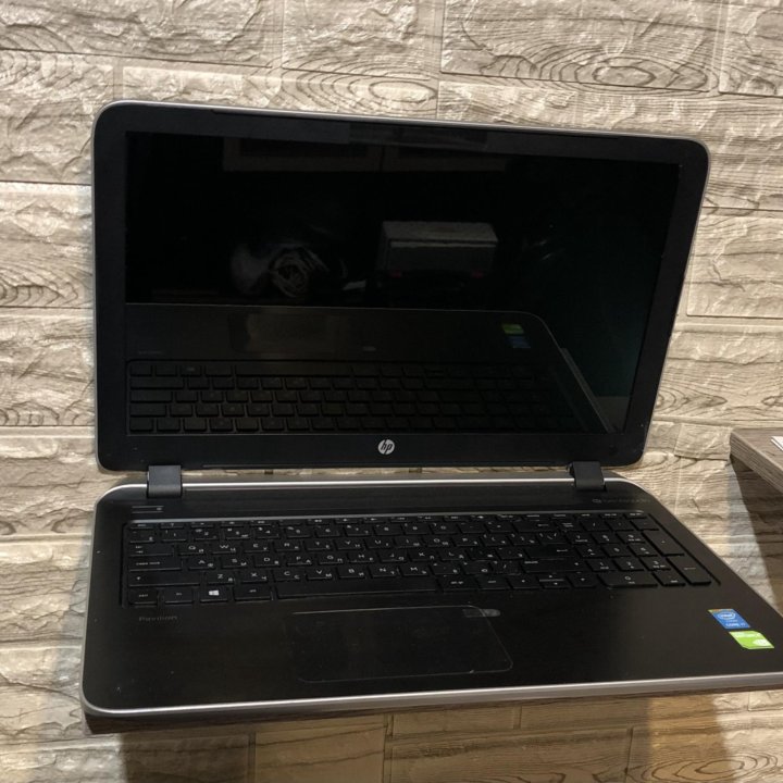 HP Pavilion 15-p157nr