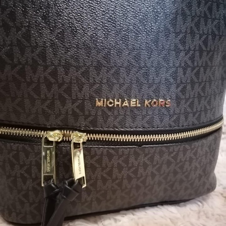 Новый черный рюкзак с монограммой michael kors