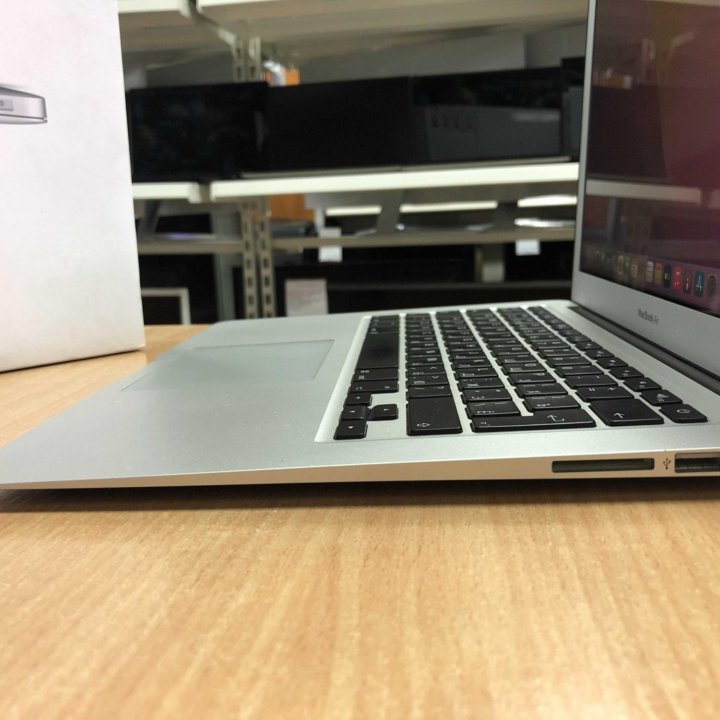 MacBook AIR/i5 5/8GB/Intel HD/128GB SSD/13.3