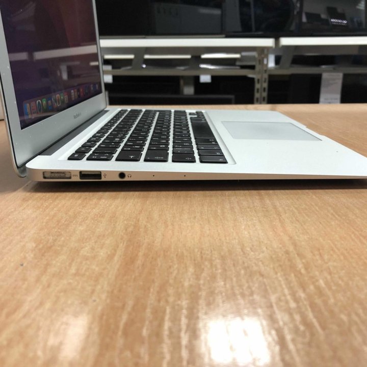 MacBook AIR/i5 5/8GB/Intel HD/128GB SSD/13.3