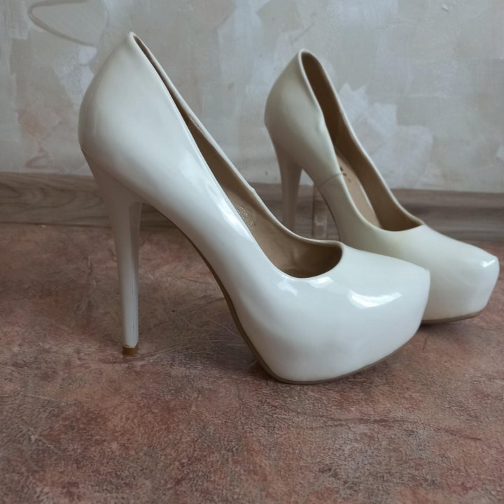 Туфли белые женские