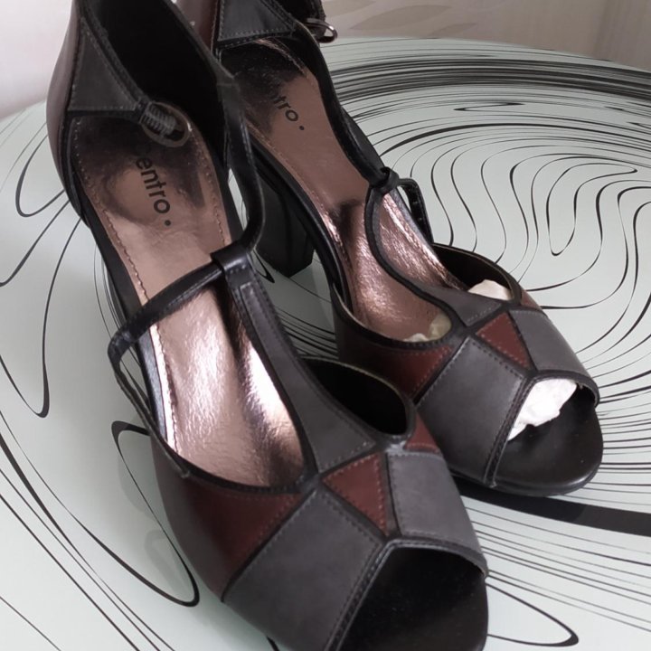 Продам босоножки