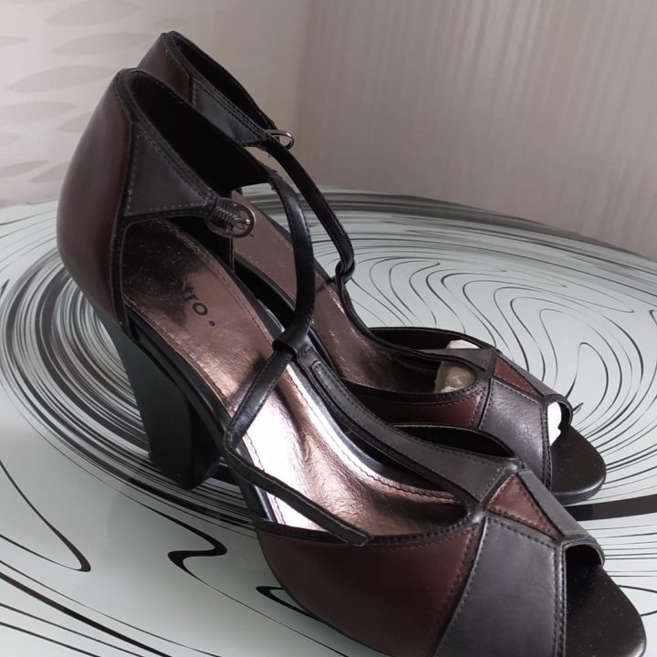 Продам босоножки