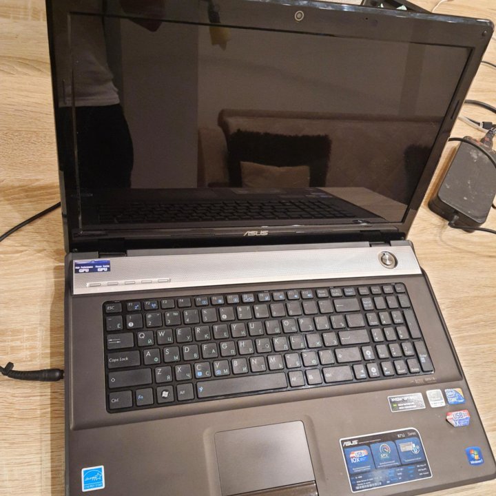 asus N71J, core i5, SSD, 17