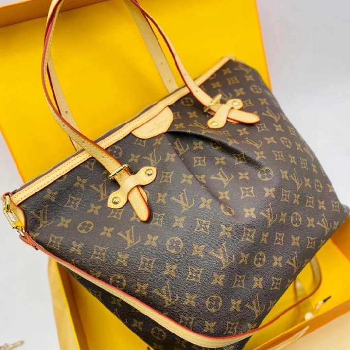 Сумки-шопер Louis Vuitton????