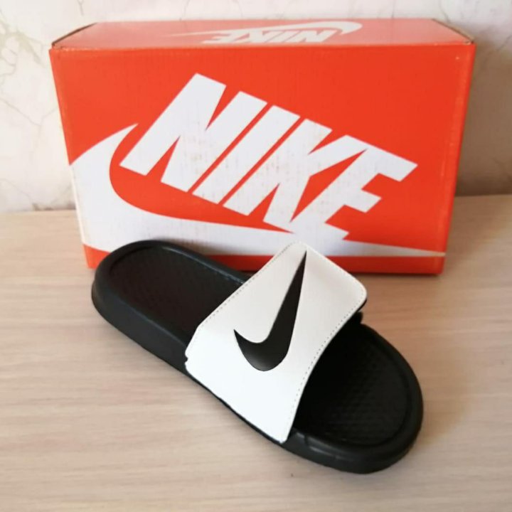 Сланцы Nike (шлепки)