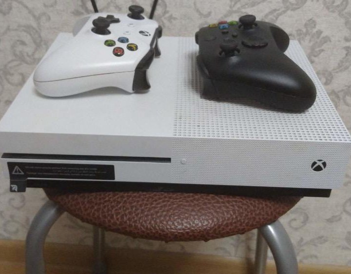 Xbox one s 500 gb и 4 игры