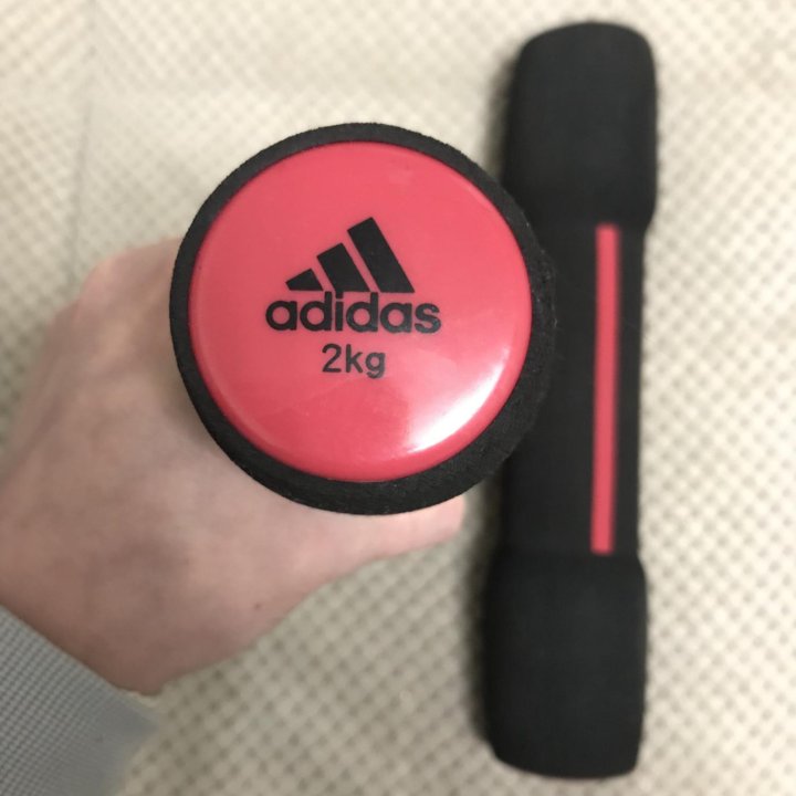 Набор гантелей Adidas (2 гантели, по 2 кг)