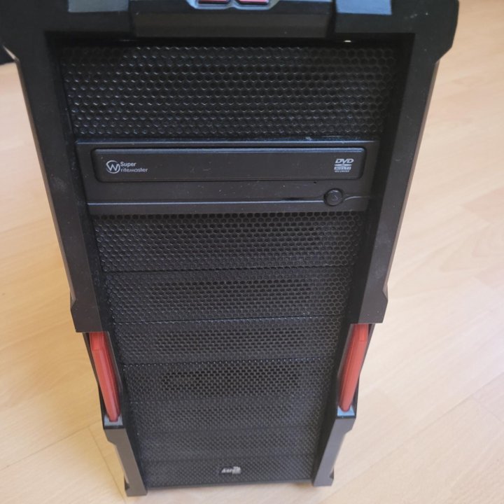 Корпус AeroCool X-Strike