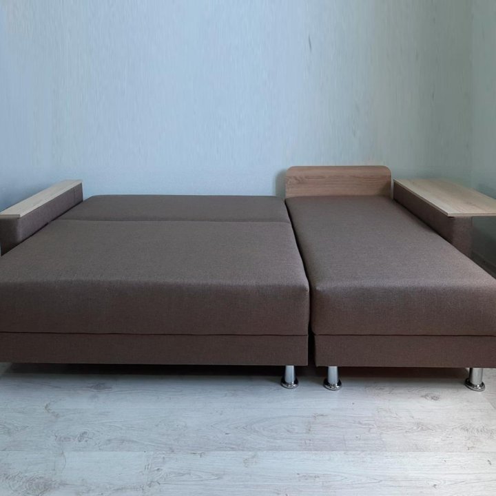  Угловой диван со столиком