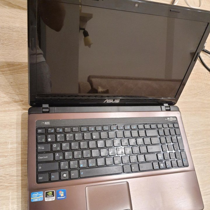 Asus K53s, core i7, 8gb, nvidia gt540m, SSD+HDD