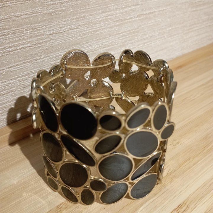 Браслеты в ассортименте