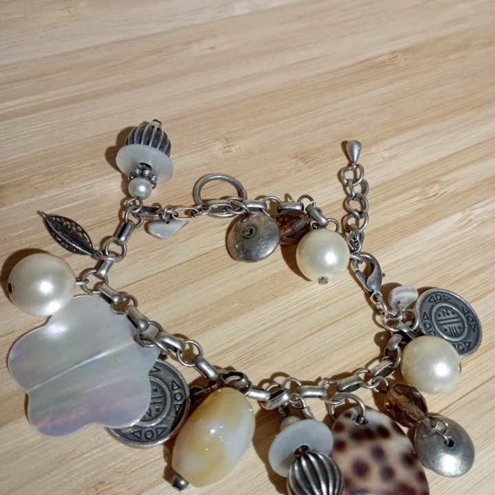 Браслеты в ассортименте