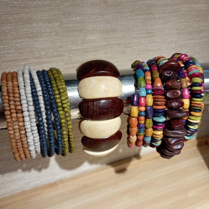 Браслеты в ассортименте