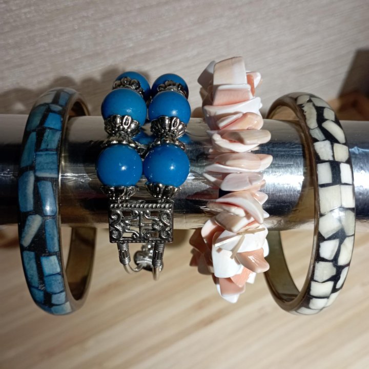 Браслеты в ассортименте