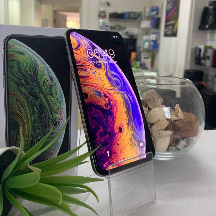 iPhone XS/ 64gb