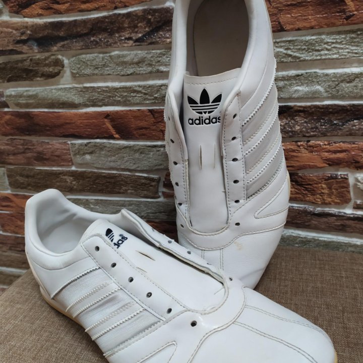 Кроссовки Adidas