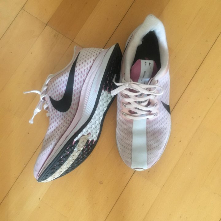 Кроссовки Nice