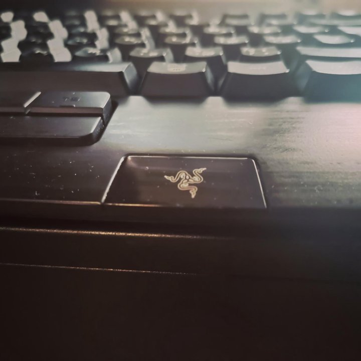 Игровая клавиатура razer anansi с подсветкой