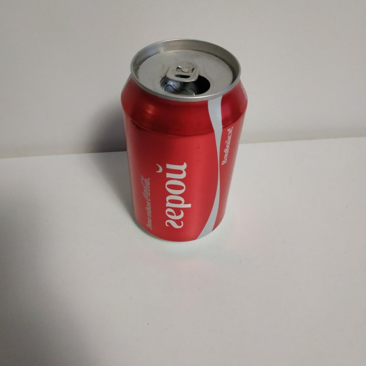 Банка Coca-Cola Герой