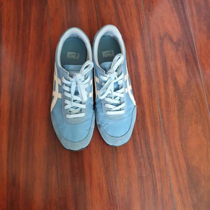 Кроссовки 38