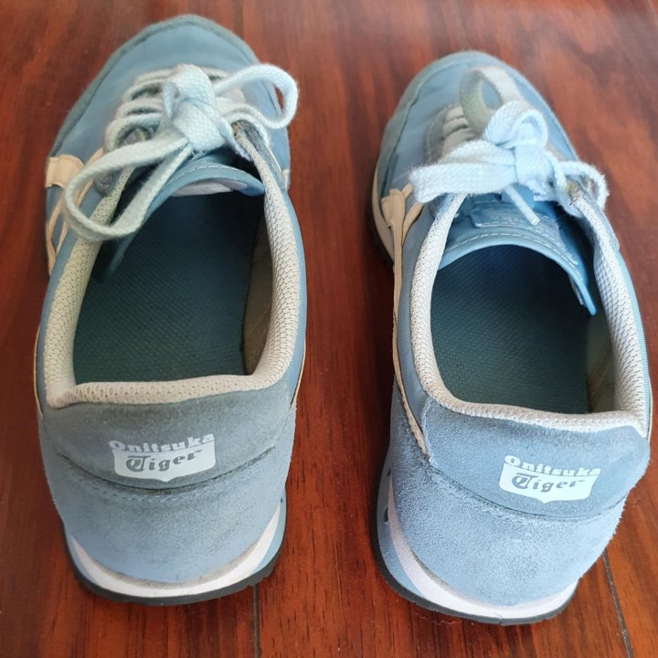 Кроссовки 38